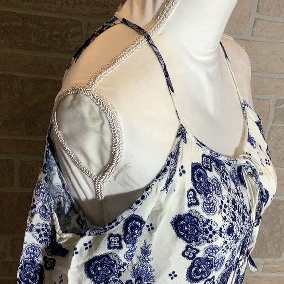 Forever21 - Sz S - 100% Viscose cold shoulder dress - bell sleeves - keyhole - Picture 4 of 6